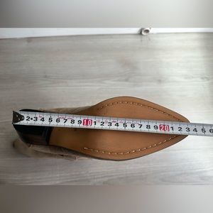 excellent new boots for woman. Natural suede. Original size for 7.5 u.s.